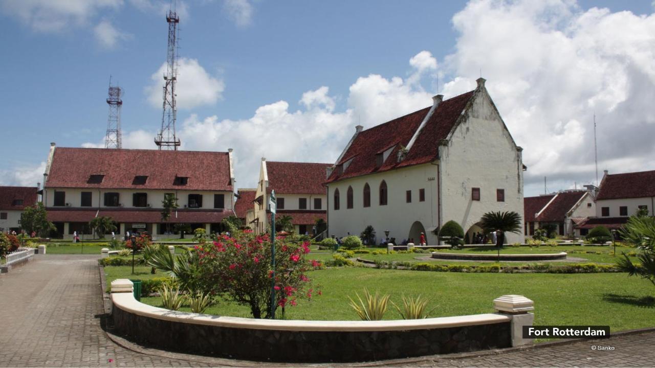 Wisma Life Bandara Hostel Sudiang Exterior photo